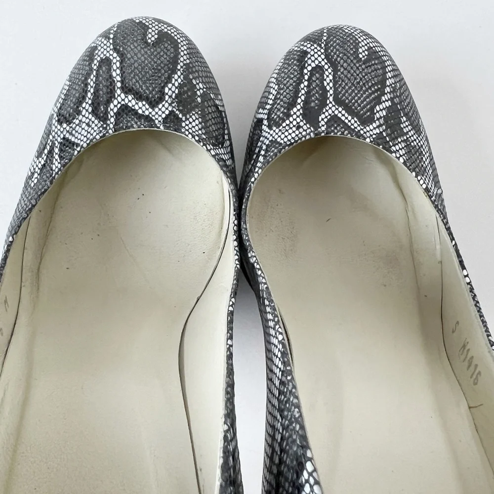 •STUART WEITZMAN• Animal Print Embossed Leather Round Toe Platform Pumps Size 6M
